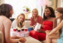 Vad är en babyshower? Vänner på babyshower